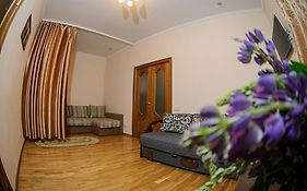 Apartment On Brativ Rohatyntsiv 3